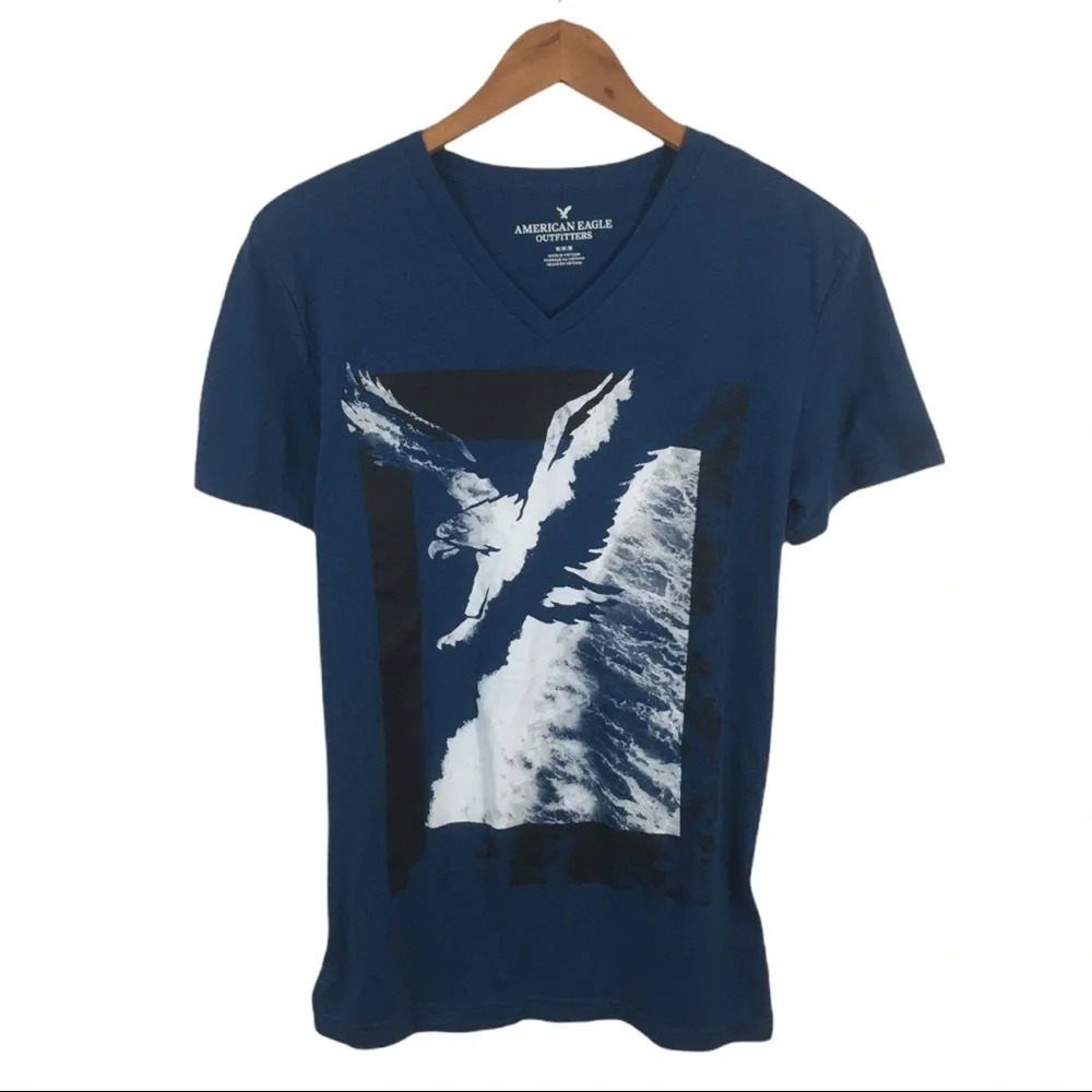 TS634 American Eagle Outfitters V Neck Shirt M